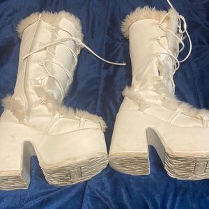Demoniac camel white size 7
